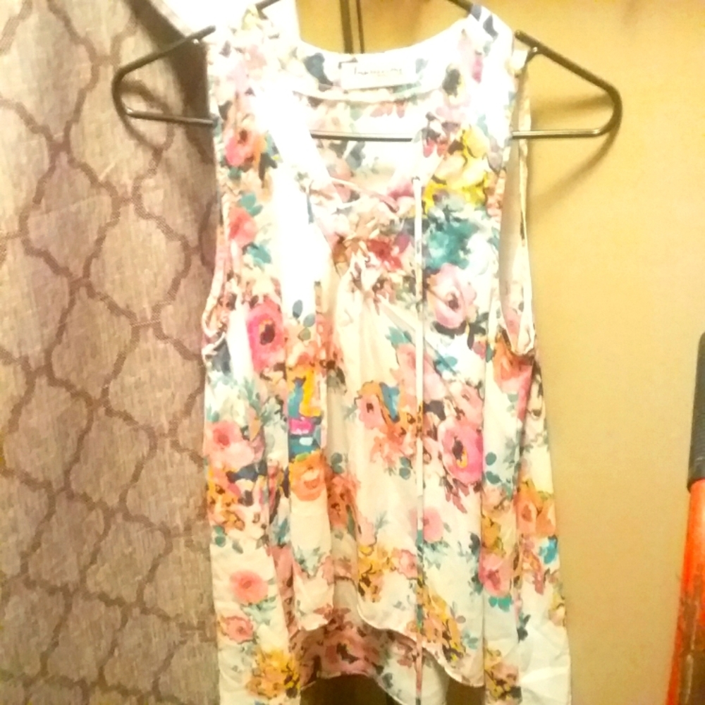 Womens sleeveless floral print blouse